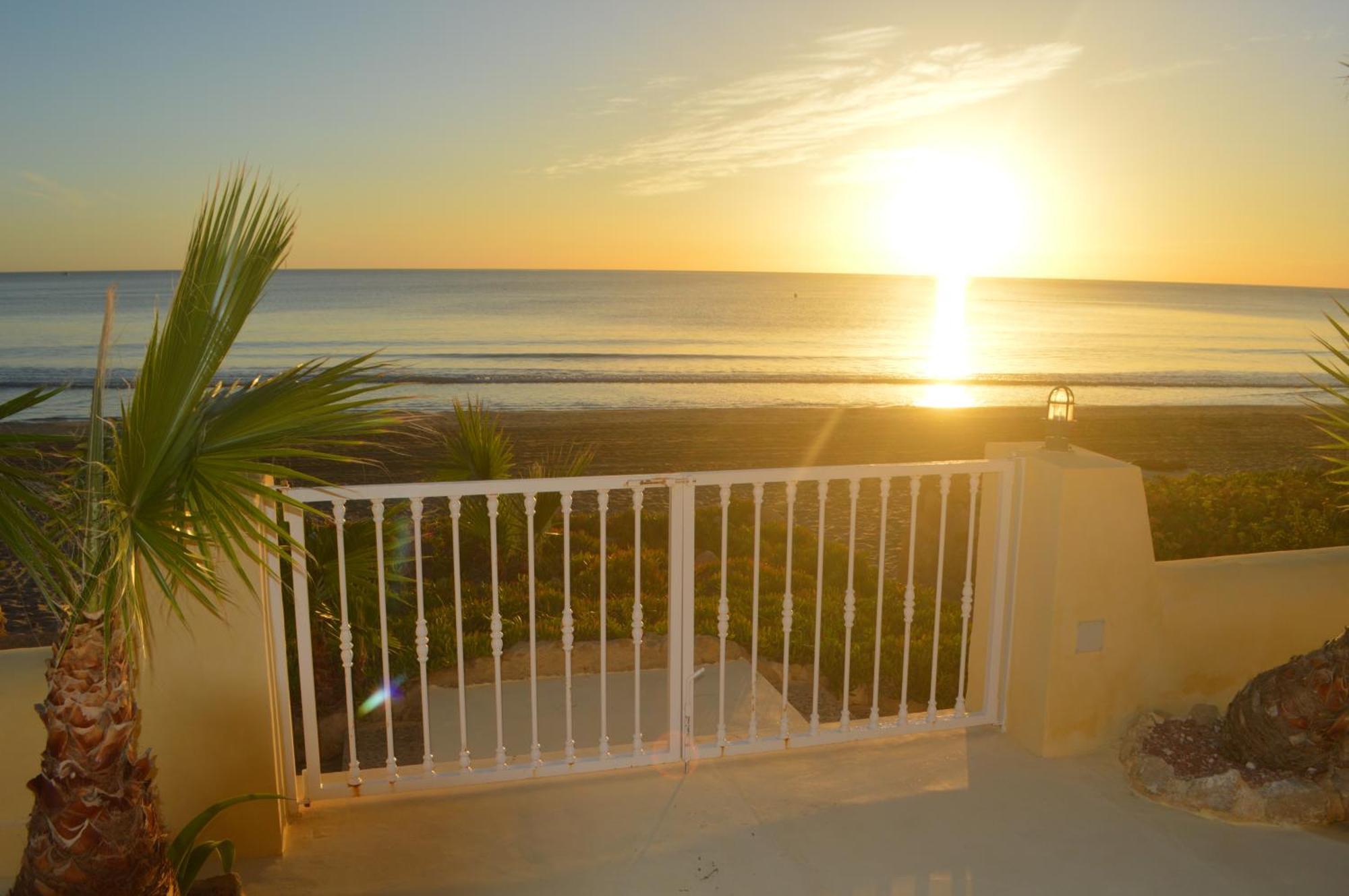 Maravilloso Apartamento Amanecer Cabo A Pie De Playa Y Mar En Chalet Roquetes لقنت المظهر الخارجي الصورة
